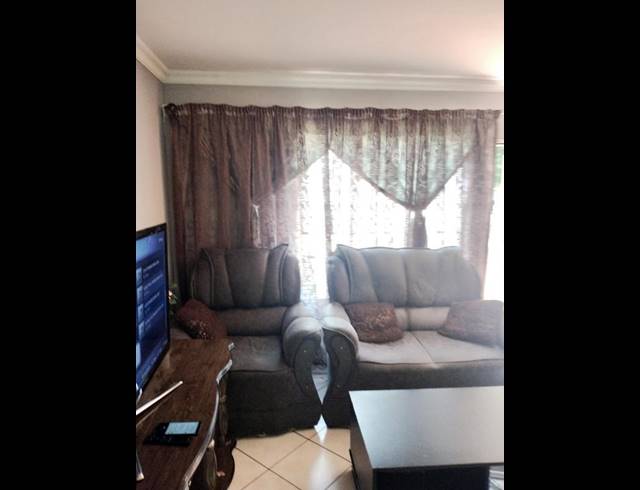 2 BEDROOM APARTMENT FOR SALE IN ROODEPOORT WEST